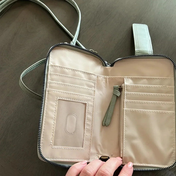 😍Seafoam green crossbody bag 😍 - Picture 4 of 5